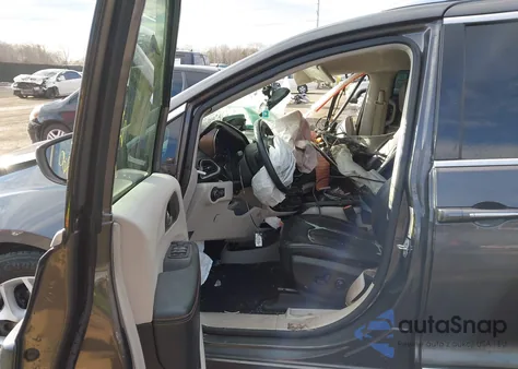 2018 Chrysler Pacifica Touring L z USA, uszkodzony, nr VIN 2C4RC1BG9JR127268